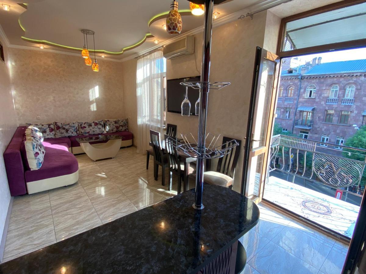 Amiryan Street 1 Bedroom Deluxe Apartment With Balcony Am104 Єреван Екстер'єр фото