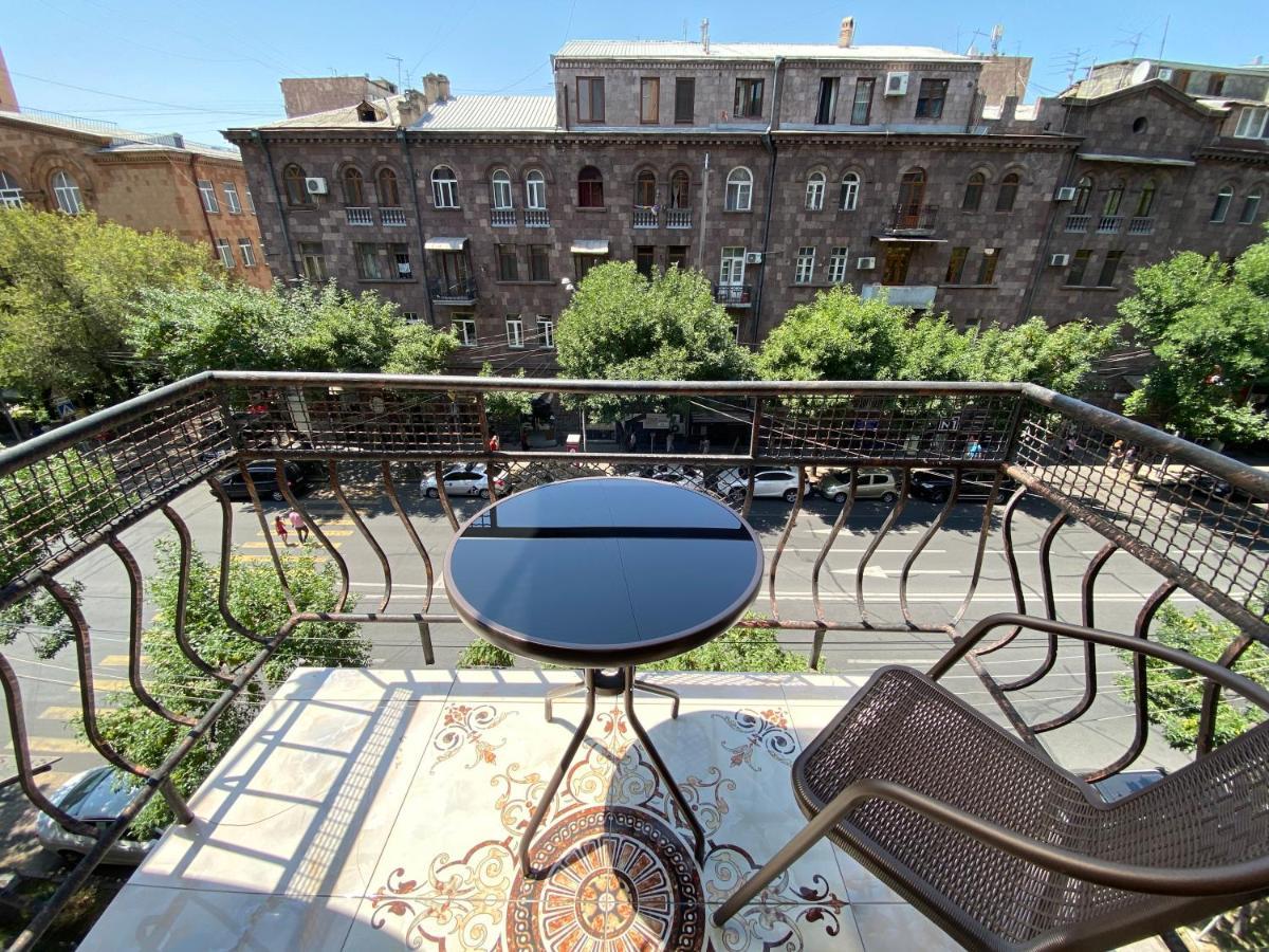 Amiryan Street 1 Bedroom Deluxe Apartment With Balcony Am104 Єреван Екстер'єр фото