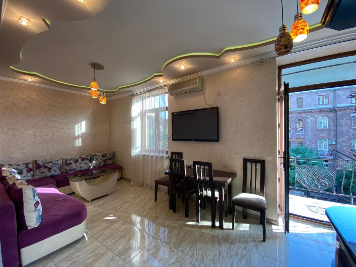 Amiryan Street 1 Bedroom Deluxe Apartment With Balcony Am104 Єреван Екстер'єр фото