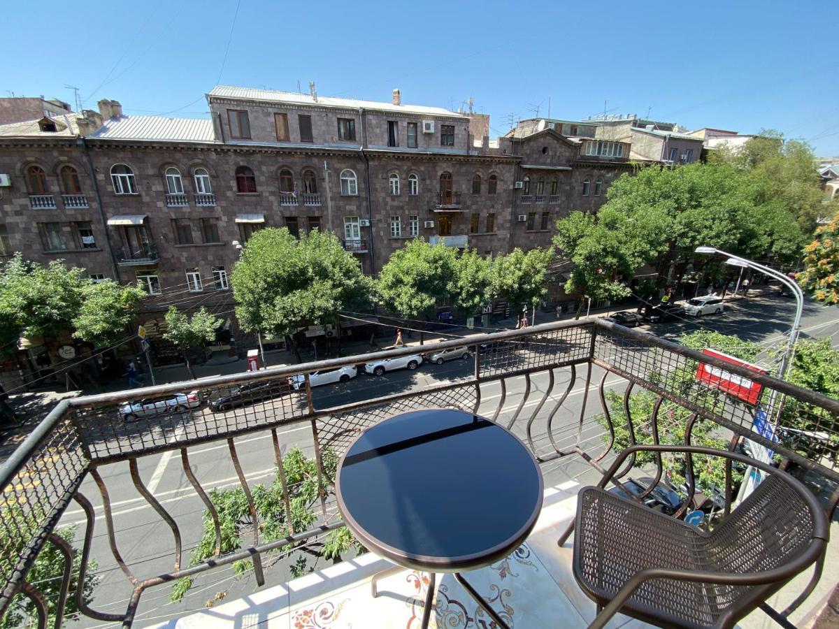 Amiryan Street 1 Bedroom Deluxe Apartment With Balcony Am104 Єреван Екстер'єр фото