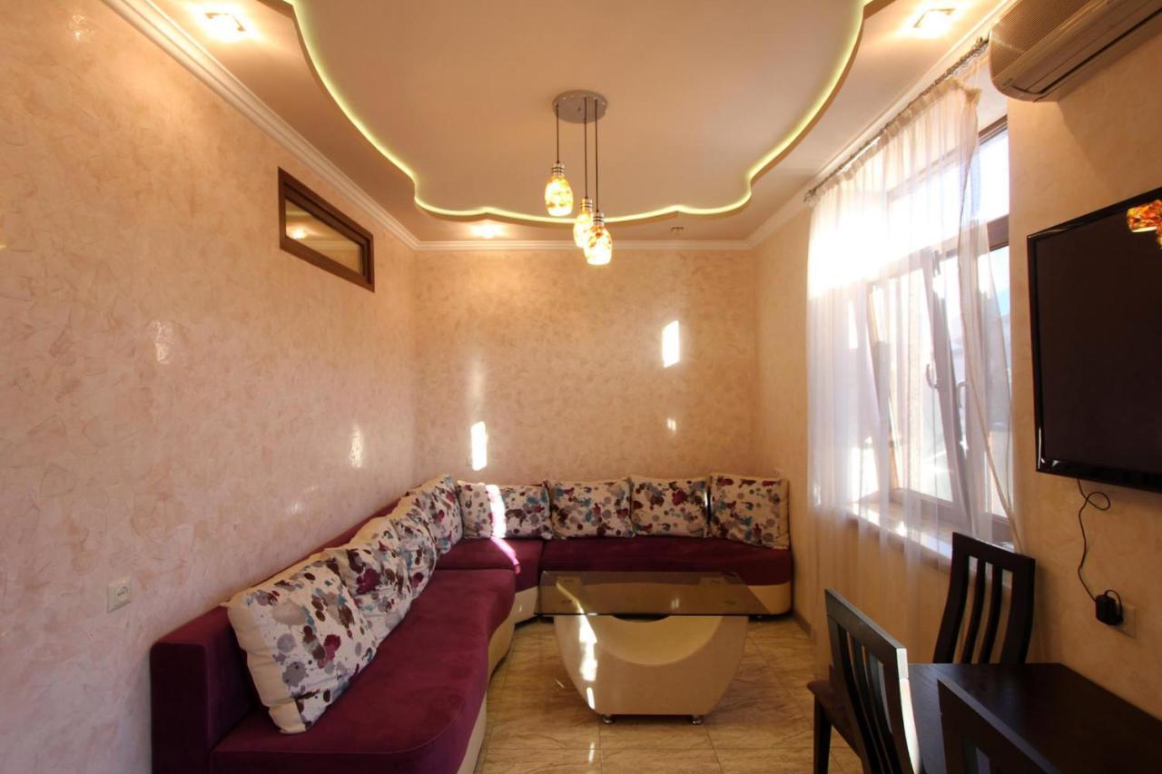 Amiryan Street 1 Bedroom Deluxe Apartment With Balcony Am104 Єреван Екстер'єр фото